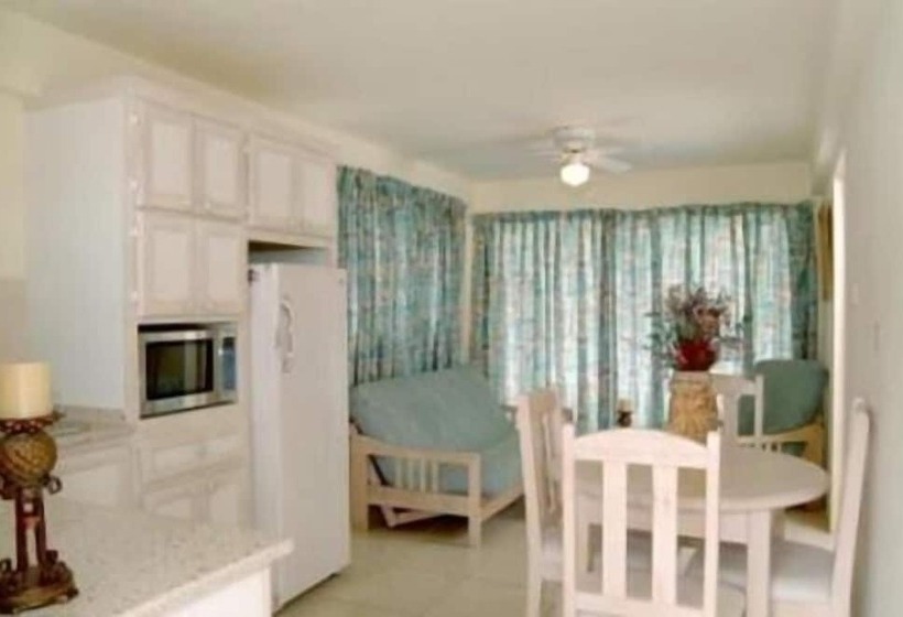 هتل Melrose Beach Apartments