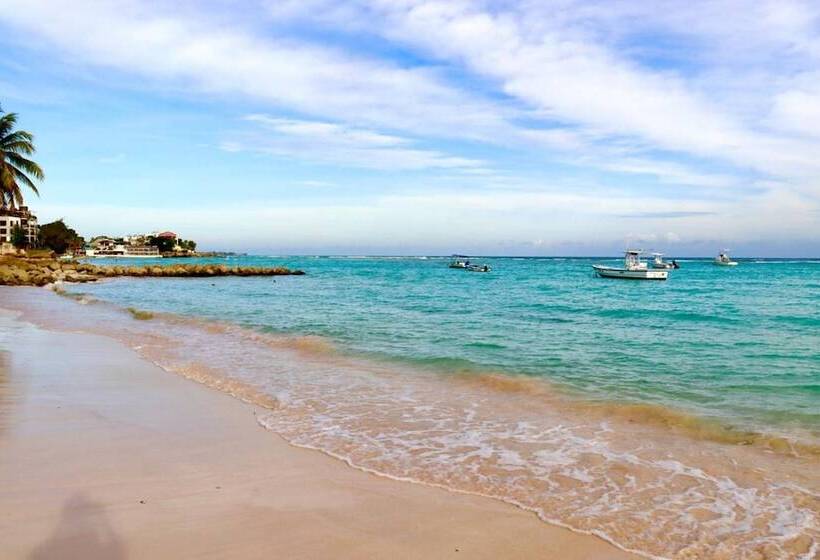 هتل Melrose Beach Apartments