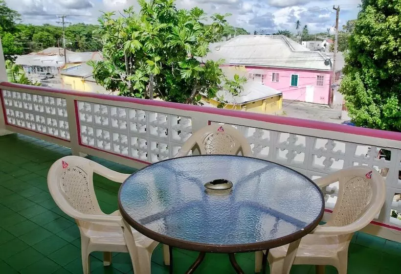 هتل Melrose Beach Apartments