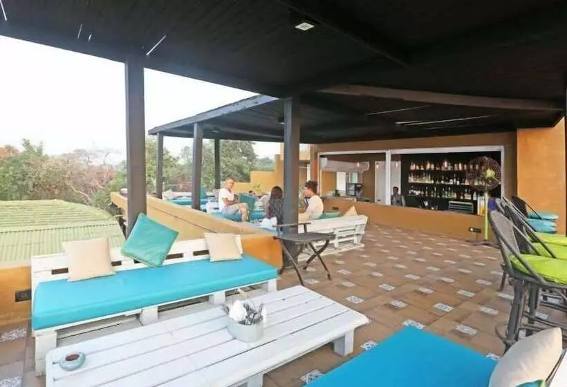 Hotelli Shalai   The Cliff Resort