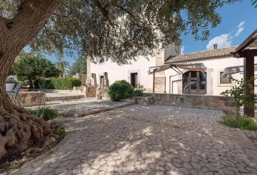 Hotelli Relais Torre Marabino