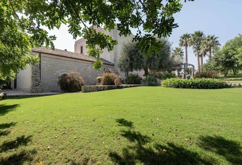 בית מלון כפרי Relais Torre Marabino