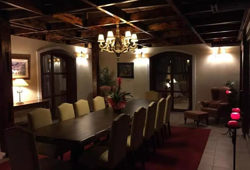 Hotelli Rocabella Hellinikon Country