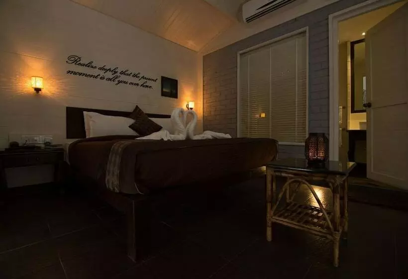Hotelli Shalai   The Cliff Resort