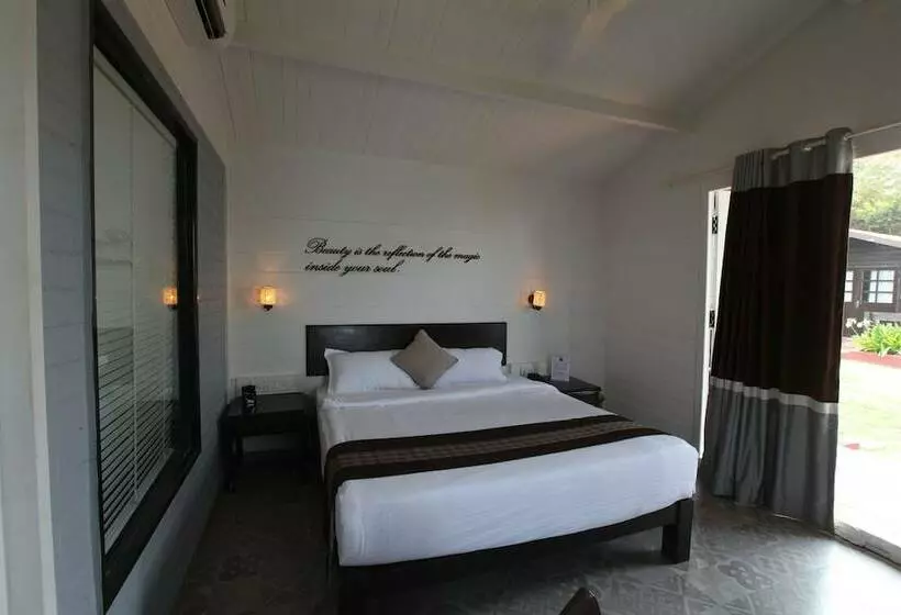 Hotelli Shalai   The Cliff Resort