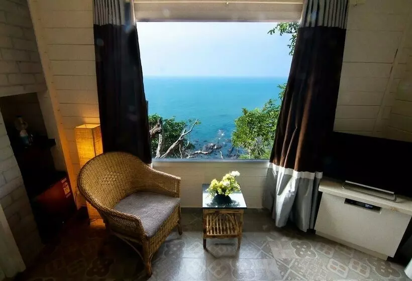 Hotelli Shalai   The Cliff Resort