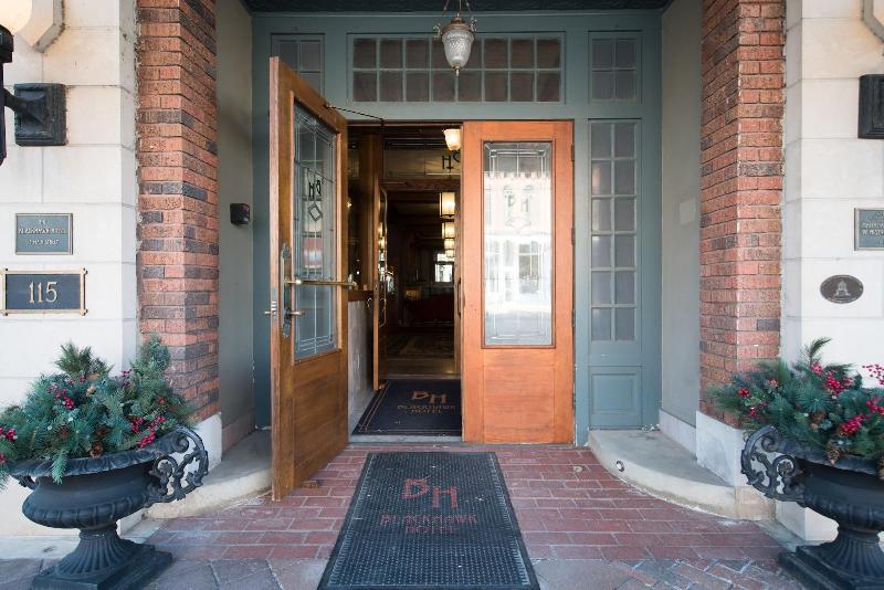 בית מלון כפרי The Black Hawk