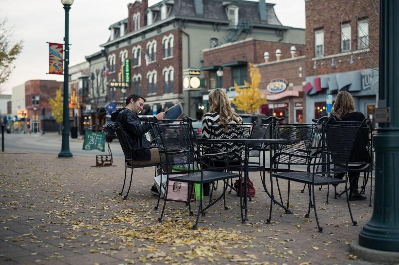 בית מלון כפרי The Black Hawk