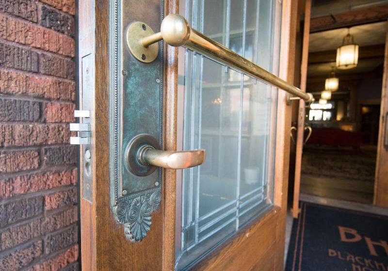 בית מלון כפרי The Black Hawk