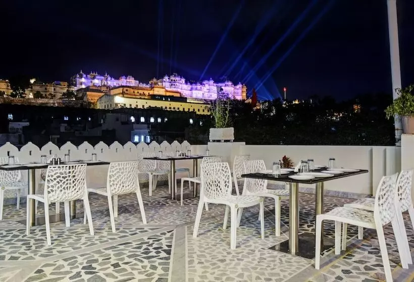 ホテル Treebo Jheel Mahal