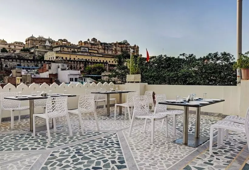 ホテル Treebo Jheel Mahal