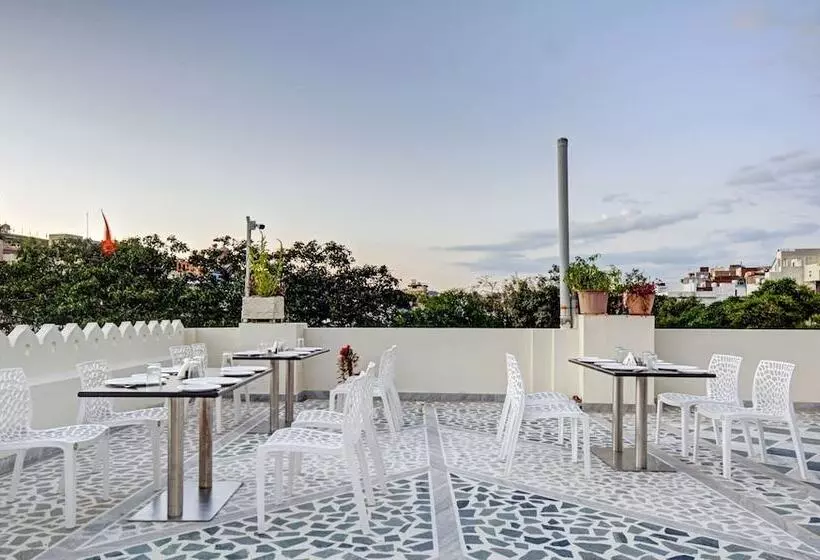 ホテル Treebo Jheel Mahal