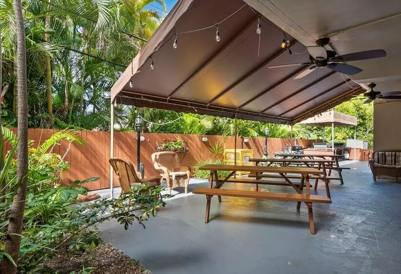 هتل Avalon Resort Of Deerfield Beach