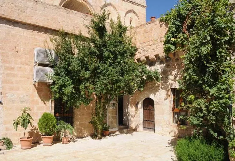 هتل Dara Konağı