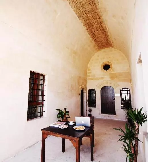 هتل Dara Konağı