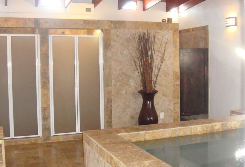 Отель Hacienda Santa Veronica