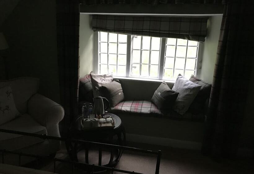 Отель Hambro Arms