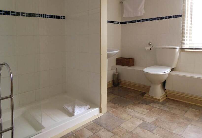 Отель Hambro Arms