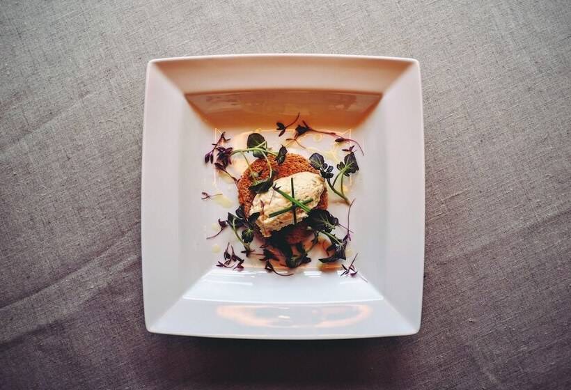 Отель Hambro Arms