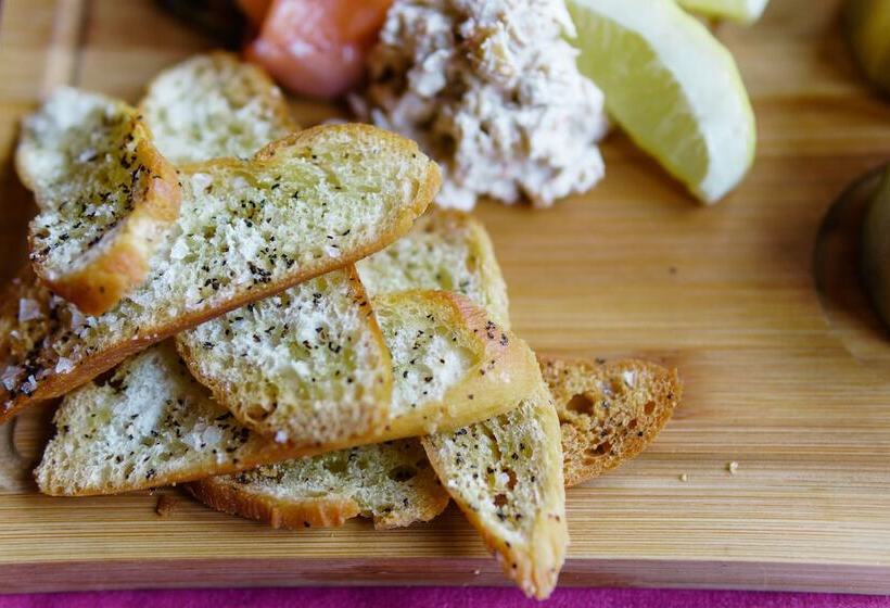 Отель Hambro Arms