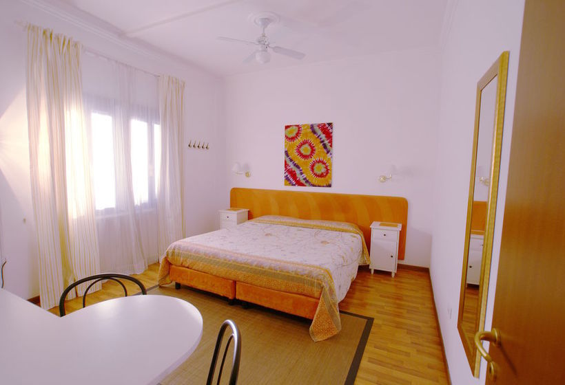 בית מלון כפרי Venice Suites