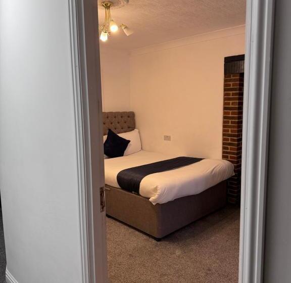 펜션 All Seasons Gatwick Guest House & Parking