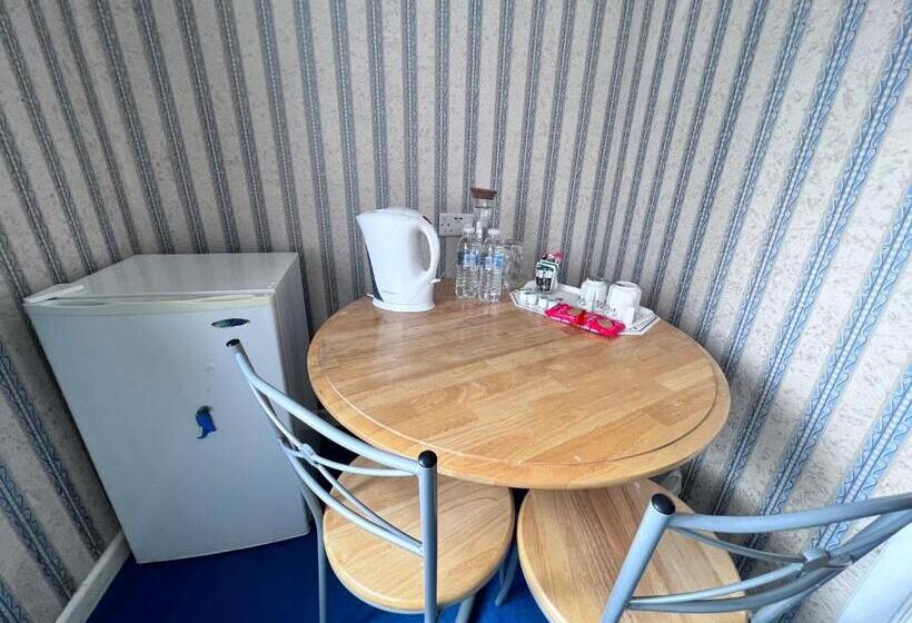 펜션 All Seasons Gatwick Guest House & Parking