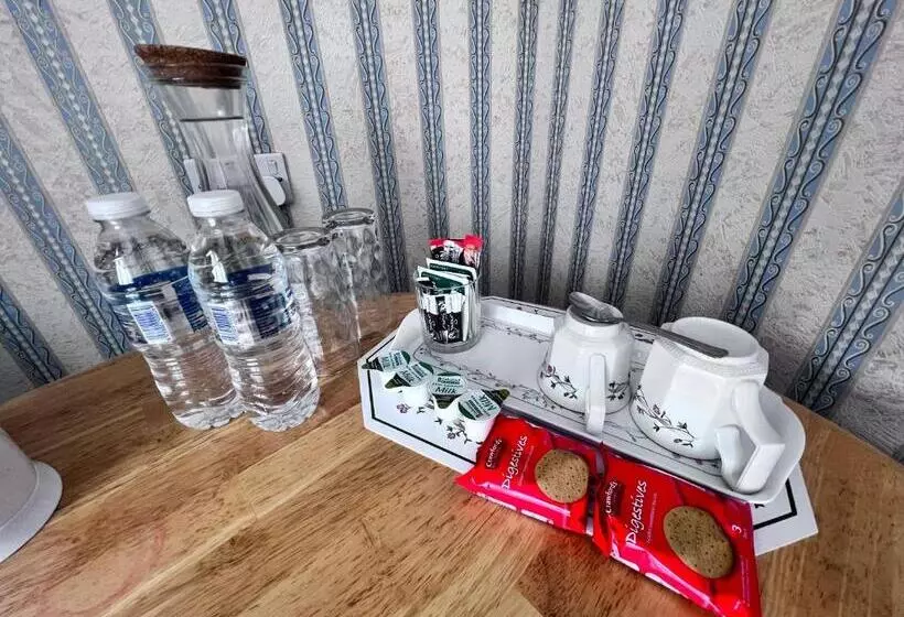 ペンション All Seasons Gatwick Guest House & Parking