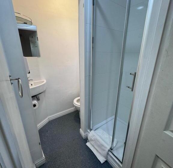 펜션 All Seasons Gatwick Guest House & Parking