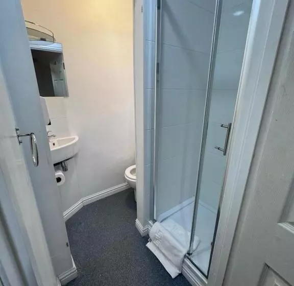 ペンション All Seasons Gatwick Guest House & Parking