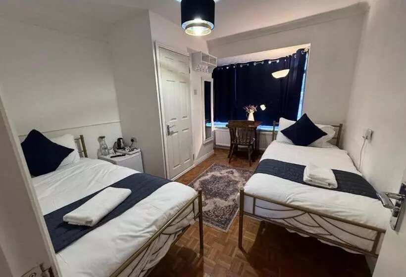 ペンション All Seasons Gatwick Guest House & Parking