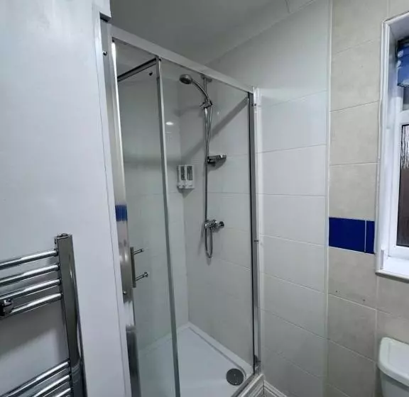 ペンション All Seasons Gatwick Guest House & Parking