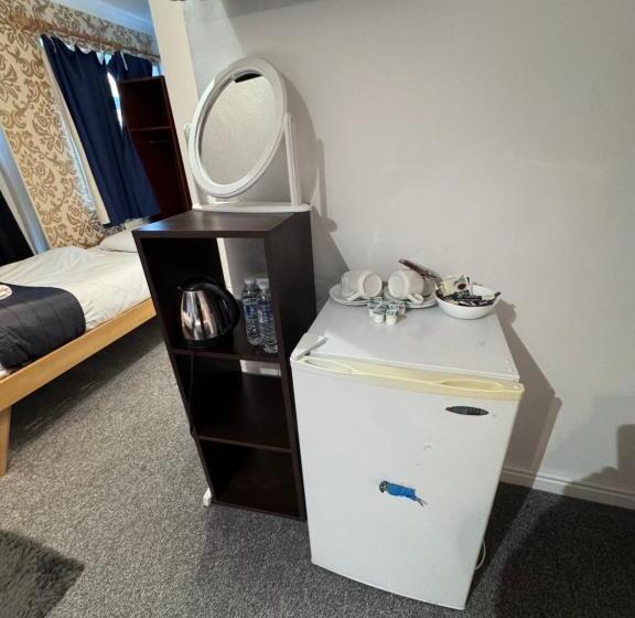 펜션 All Seasons Gatwick Guest House & Parking