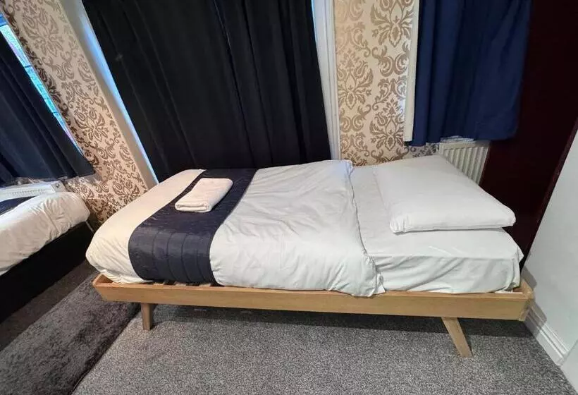 ペンション All Seasons Gatwick Guest House & Parking