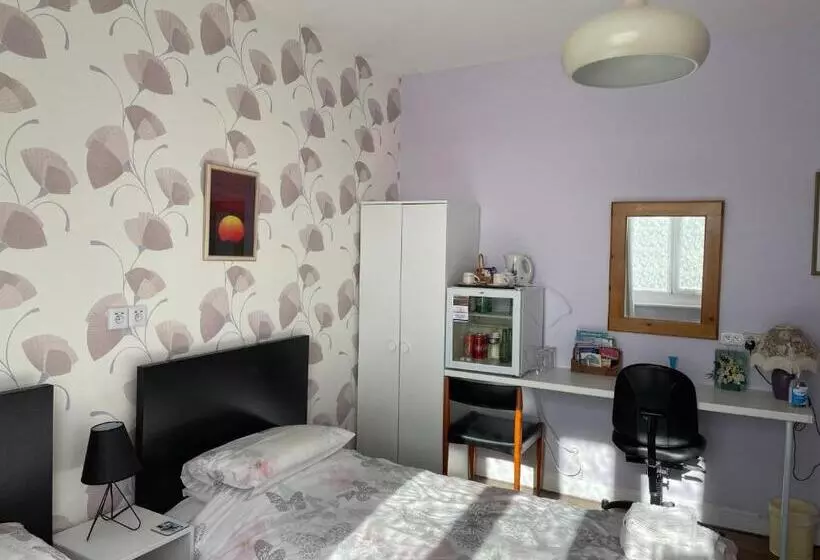 Aamiaismajoitus (B&B) Webb S Of Glomel