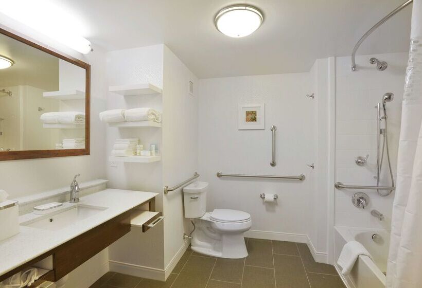 فندق Hampton Inn & Suites Cincinnati / Kenwood