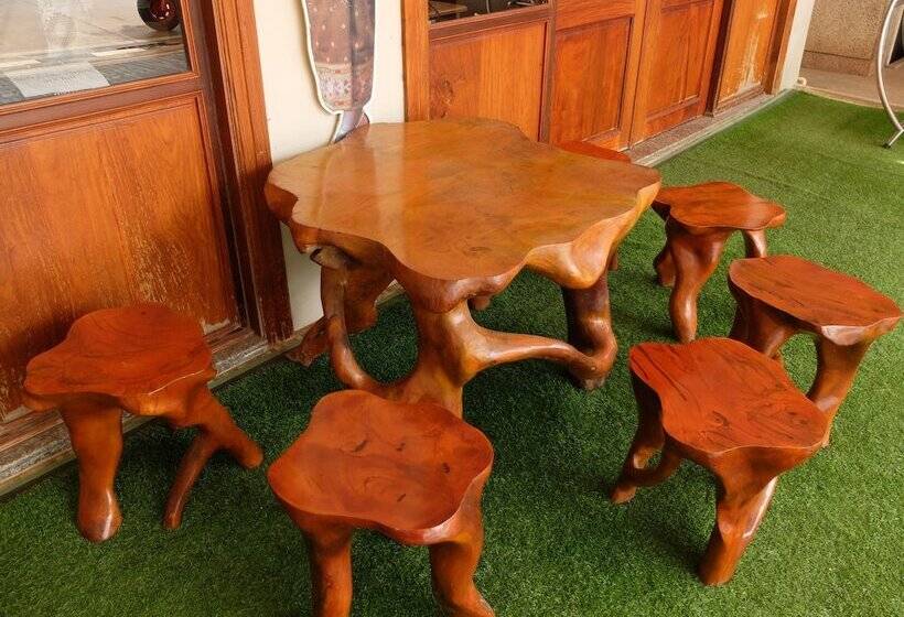 פנסיון Alisa Guesthouse