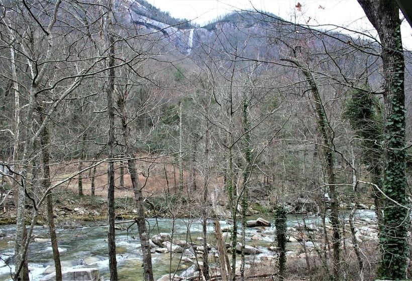 The Esmeralda Inn At Lake Lure