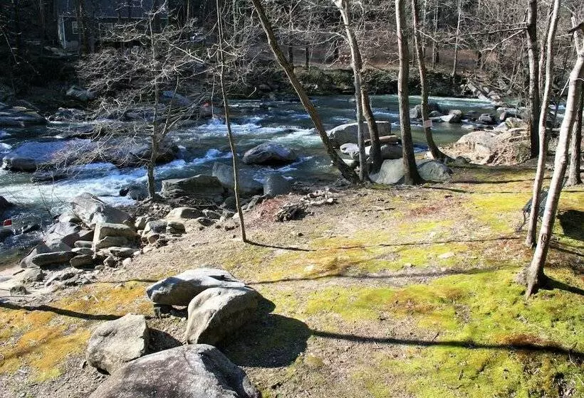 The Esmeralda Inn At Lake Lure