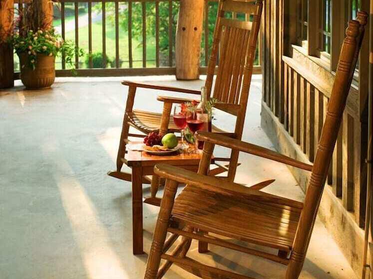 The Esmeralda Inn At Lake Lure