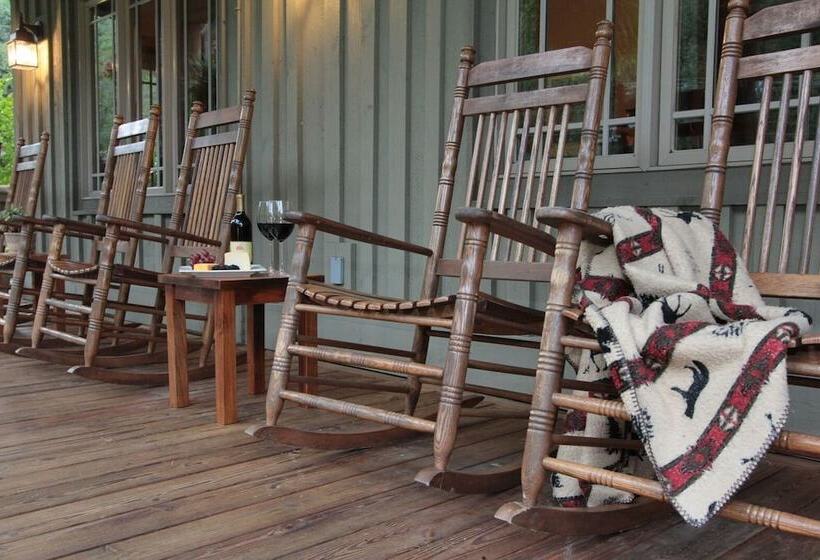 The Esmeralda Inn At Lake Lure