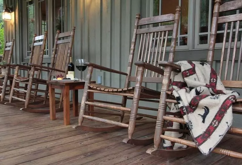 The Esmeralda Inn At Lake Lure