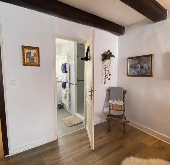 צימר The Wild Geese