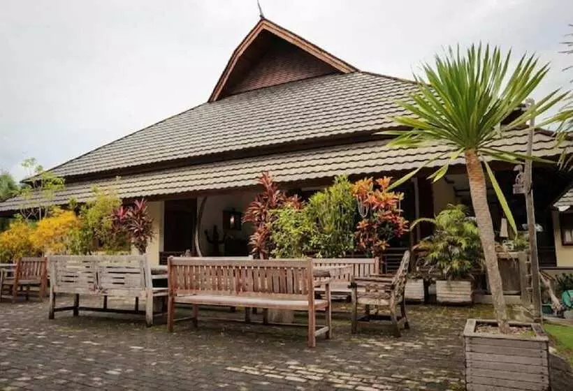 ホテル & Villa Bukit Indah Saumlaki By Legreen