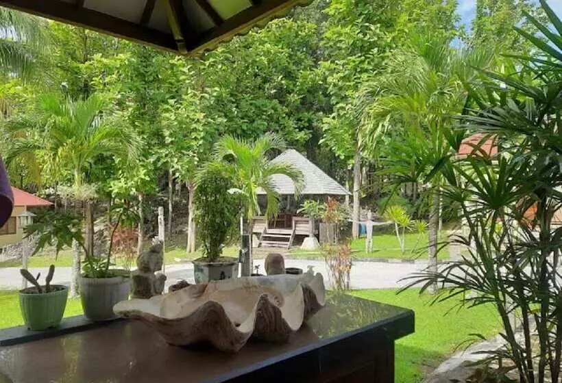 ホテル & Villa Bukit Indah Saumlaki By Legreen