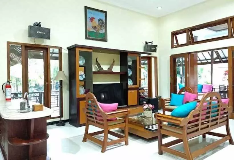 ホテル & Villa Bukit Indah Saumlaki By Legreen