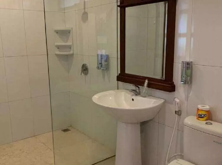 ホテル & Villa Bukit Indah Saumlaki By Legreen