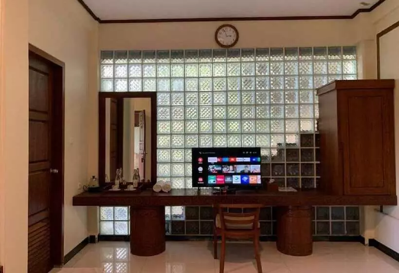 ホテル & Villa Bukit Indah Saumlaki By Legreen