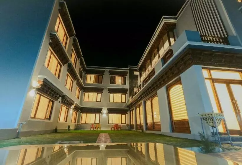 ホテル Crown Himalaya