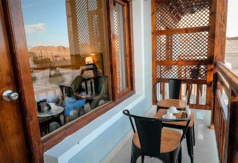 Hotel Crown Himalaya